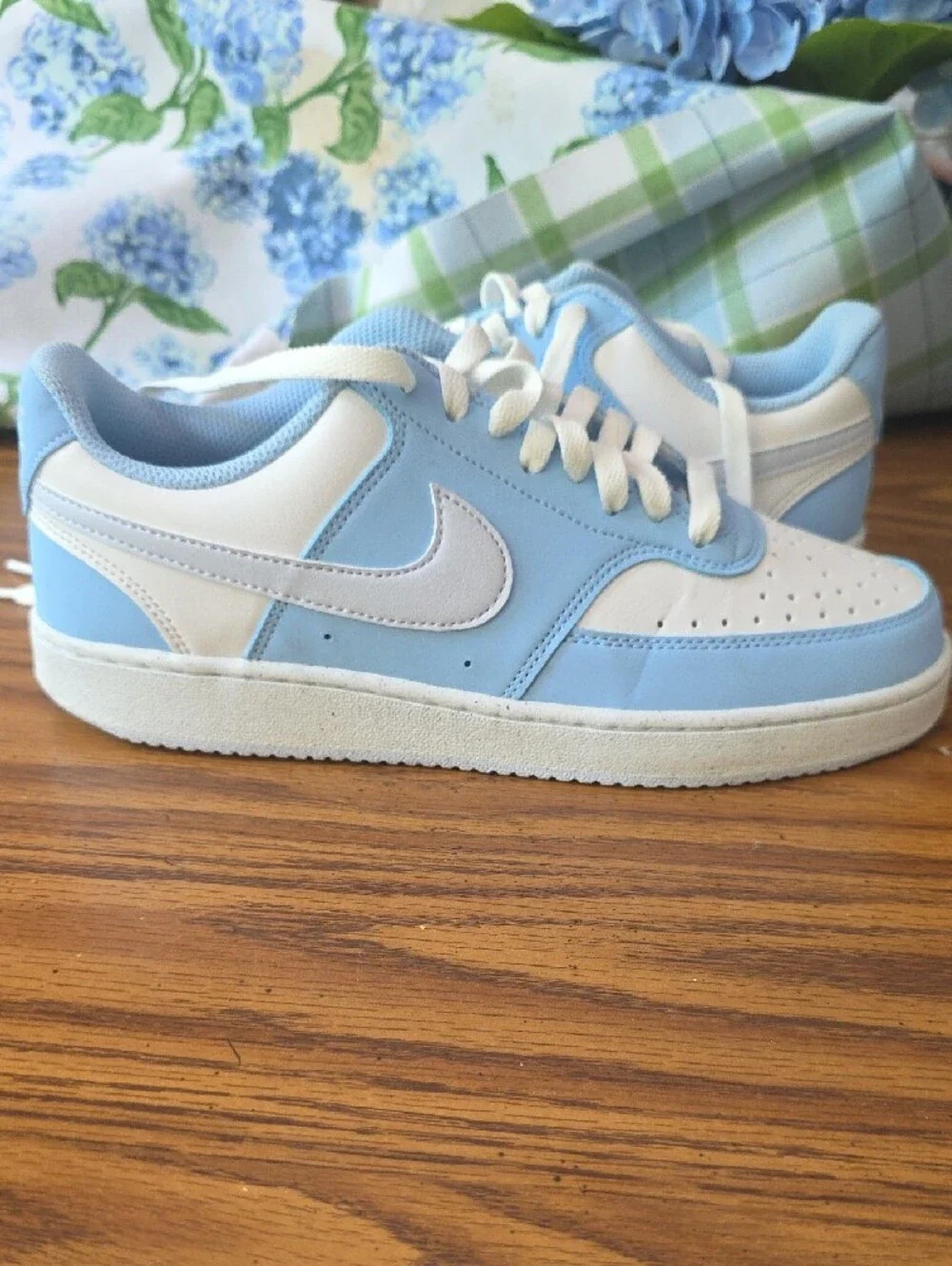 Nike Low-Top Sneakers in Light Blue & White